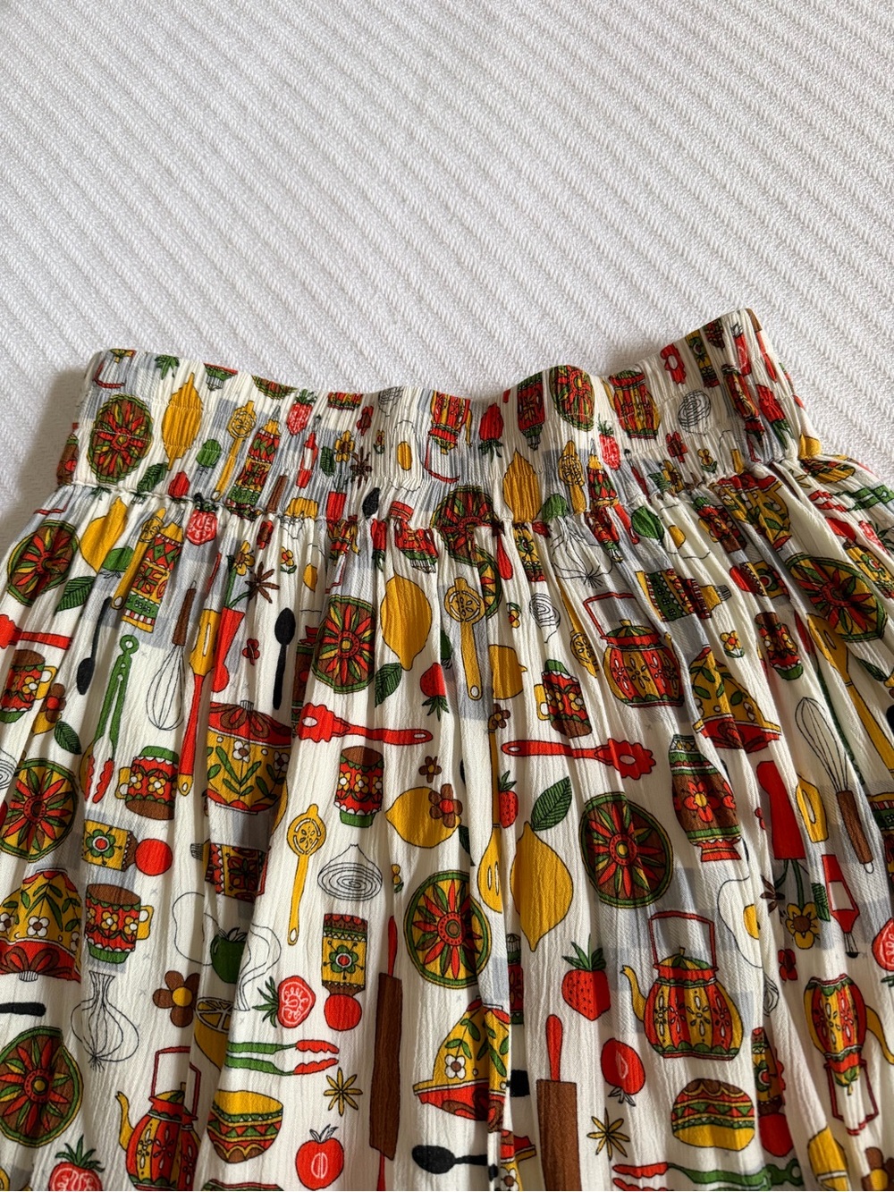 Joanie Women’s Retro Print Pleated Skirt - Colorful Kitchen Motif - Picture 3 of 6